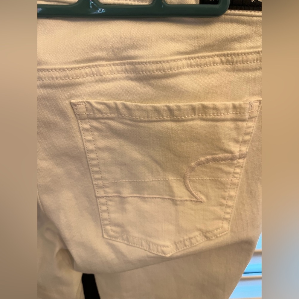 White American Eagle Skinny Jeans. Size 8 Tall Extra Long.